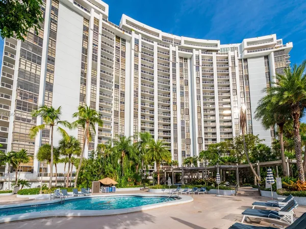 $6,700 | 9 Island Avenue, Unit 2211, Miami Beach, FL 33139