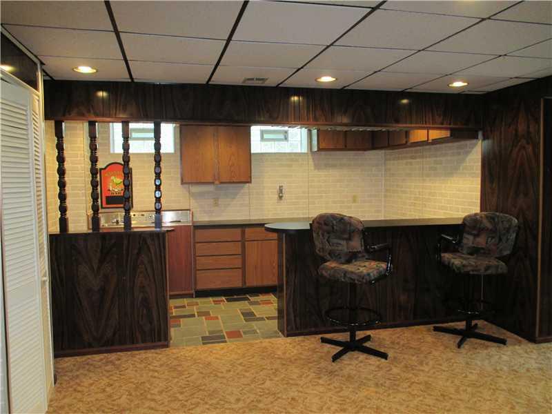 202 Springhouse Lane Pittsburgh, PA 15238 - Photo 12 of 15 Great Room.