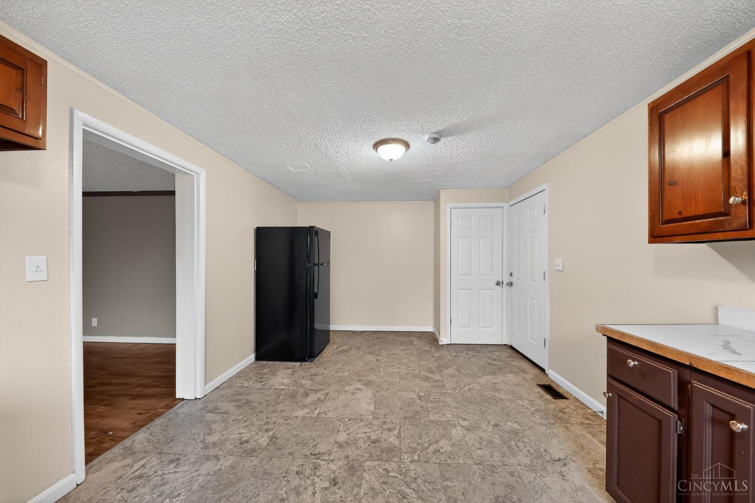 8579 Daly Road Cincinnati, OH 45231 - Photo 15 of 33 Gallery Image 15