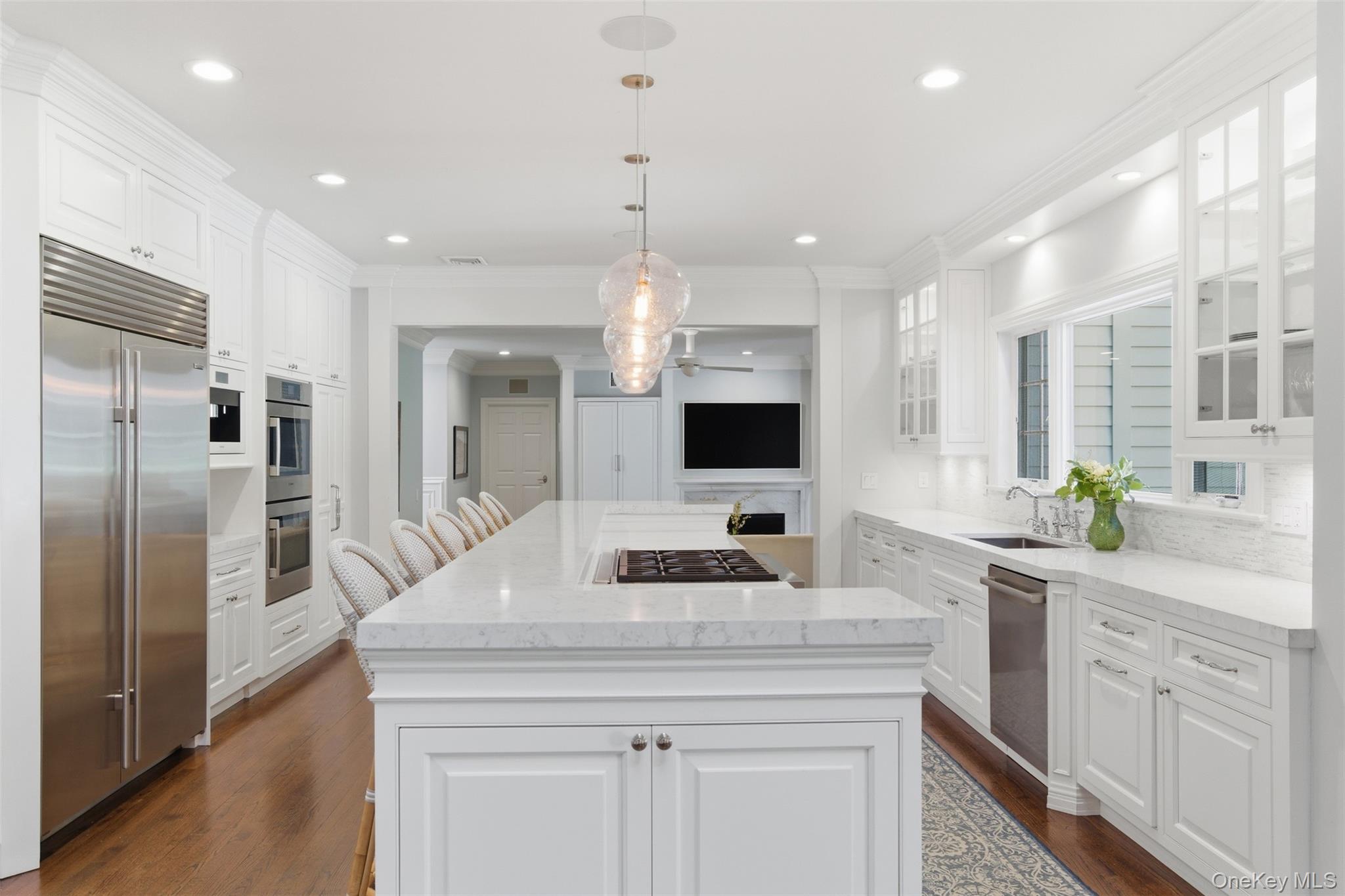5 Toboggan Hill Path Cold Spring Harbor, NY 11724 - Photo 11 of 35 Classic White Eat In Kitchen