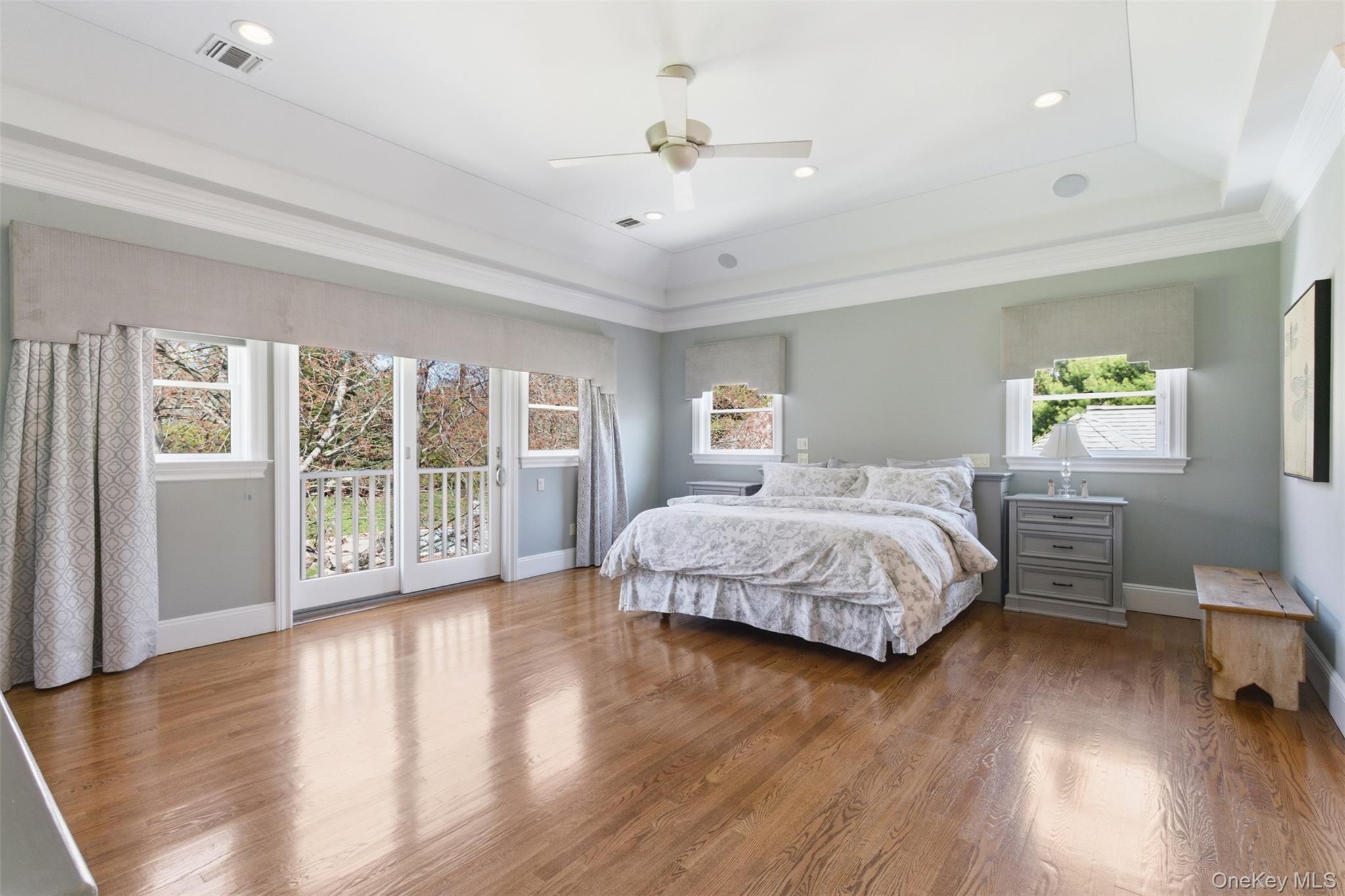 5 Toboggan Hill Path Cold Spring Harbor, NY 11724 - Photo 18 of 35 Primary Bedroom En-Suite