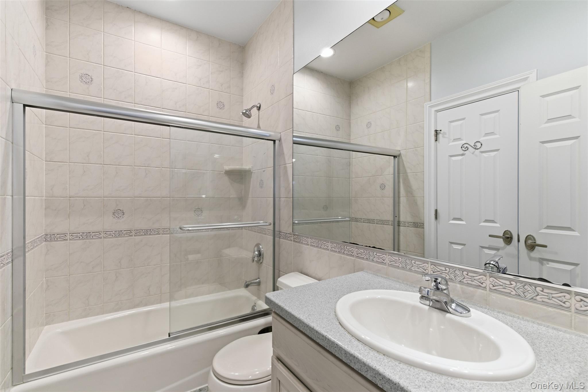 5 Toboggan Hill Path Cold Spring Harbor, NY 11724 - Photo 23 of 35 En-Suite Bathroom 2