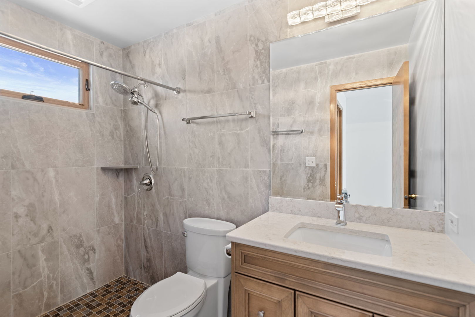 1136 10 Pin Lane Zion, IL 60099 - Photo 14 of 33