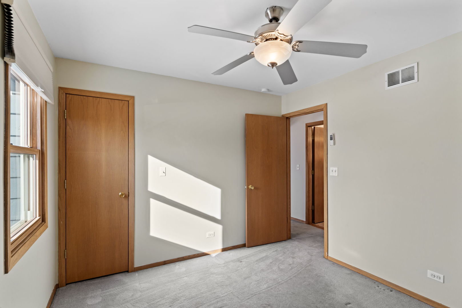 1136 10 Pin Lane Zion, IL 60099 - Photo 22 of 33