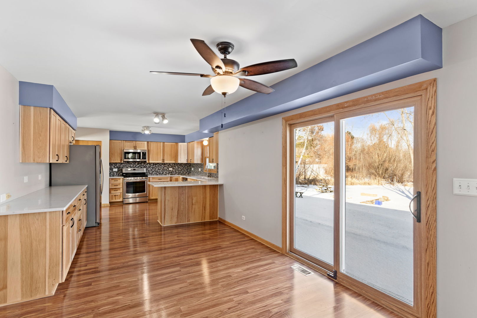 1136 10 Pin Lane Zion, IL 60099 - Photo 5 of 33