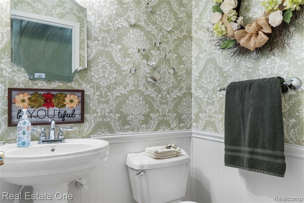 2470 Rancroft Beat Rochester Hills, MI 48306 - Photo 8 of 29