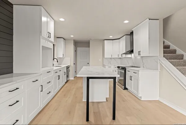 $549,900 | 7738 Oakhill Park Drive, San Antonio, TX 78249