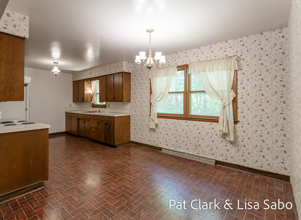 18412 168th Avenue Spring Lake, MI 49456 - Photo 10 of 39 18412 168thAve-12LoRes