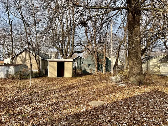 $185,000 | 710 West 76 Street, Kansas City, MO 64114