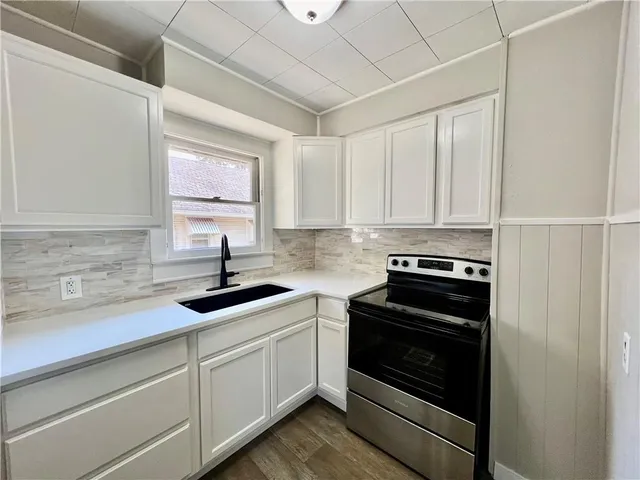 $185,000 | 710 West 76 Street, Kansas City, MO 64114