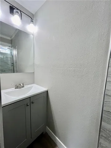 $185,000 | 710 West 76 Street, Kansas City, MO 64114