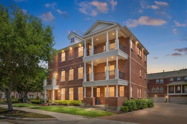 $670,000 | 38 Olmstead Row, The Woodlands, TX 77380