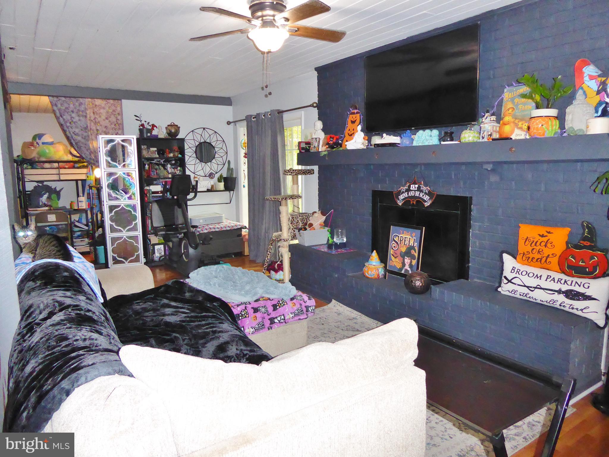 404 Gooseberry Road Millville, NJ 08332 - Photo 2 of 20 Living room