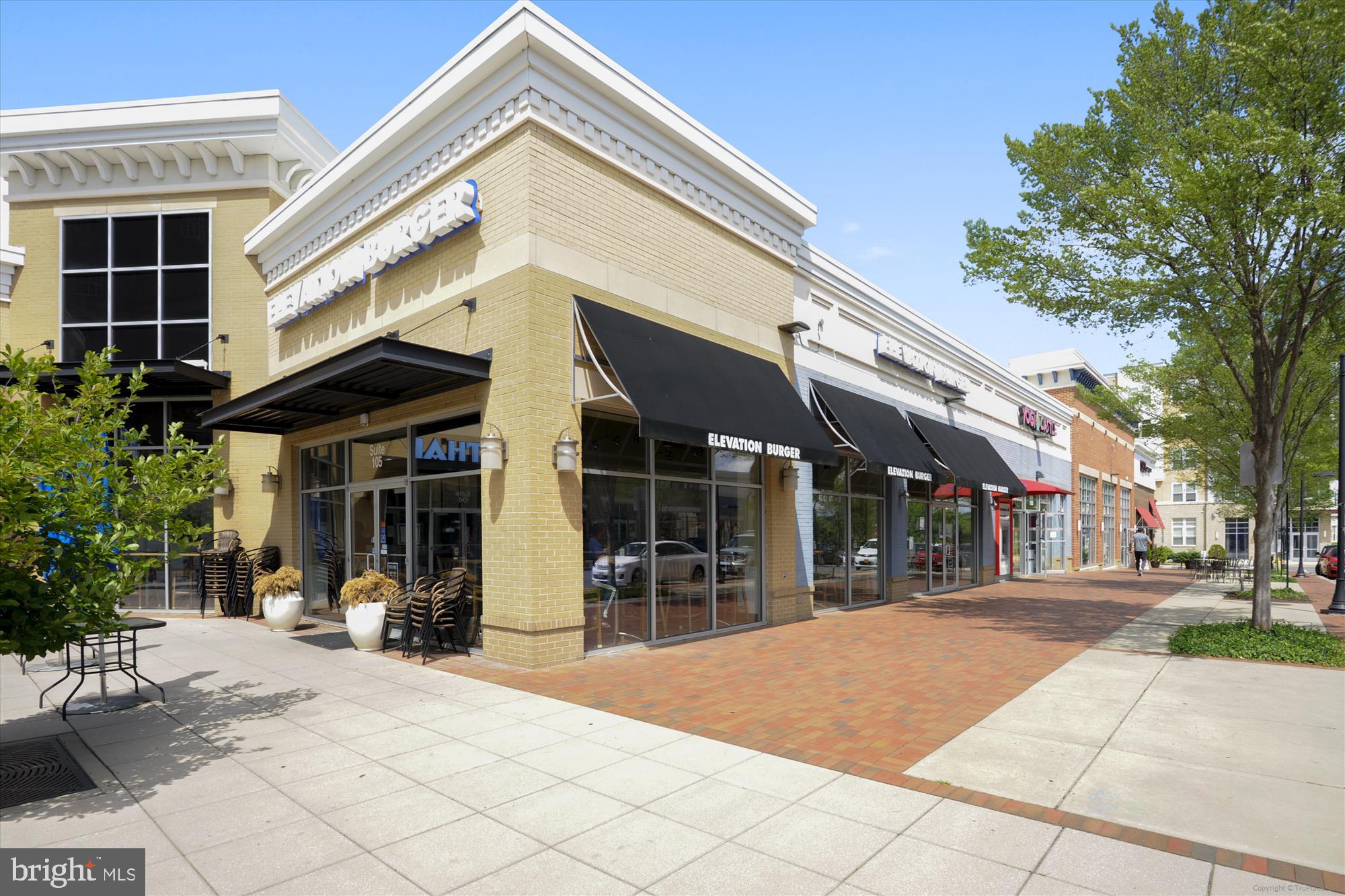 5408 14th Place Hyattsville, MD 20782 - Photo 36 of 49 a view of a building with traffic signal