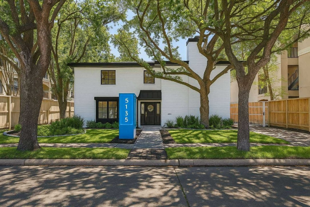 Perfect for professionals or medical in West U!  *Paint rendering*