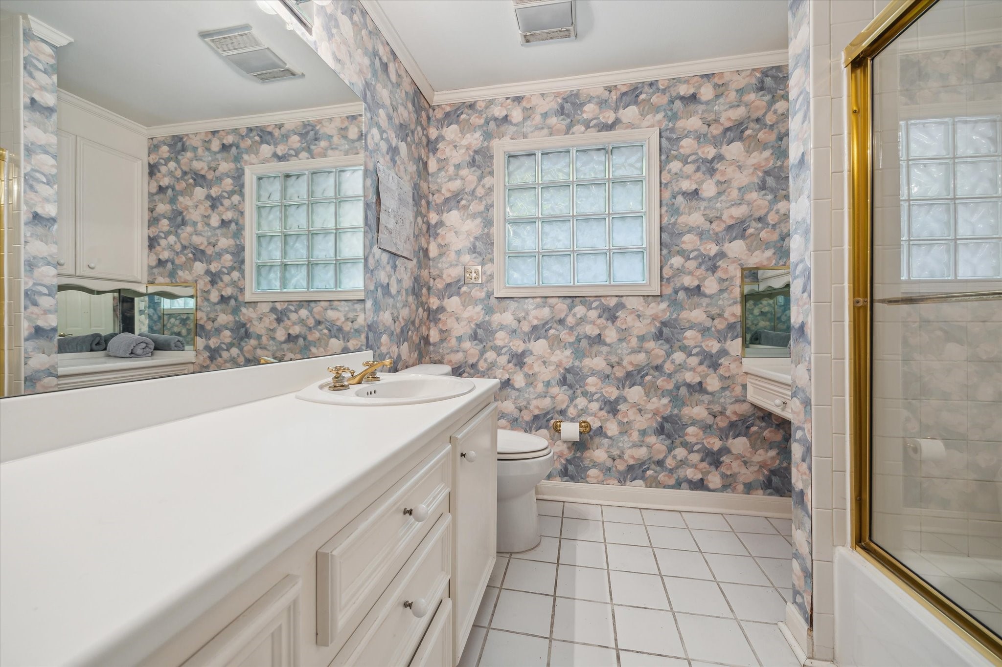 5135 Edloe Street Houston, TX 77005 - Photo 22 of 28 Upstairs residential unit 2