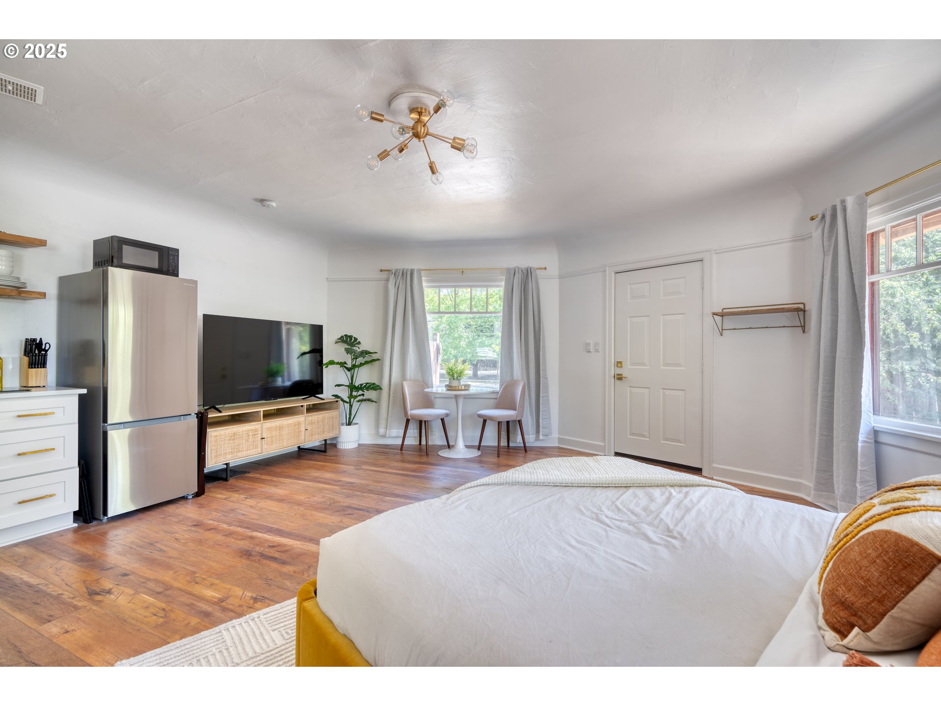 9647 Southwest Capitol Highway Portland, OR 97219 - Photo 24 of 33 a bedroom with a bed and a television in it