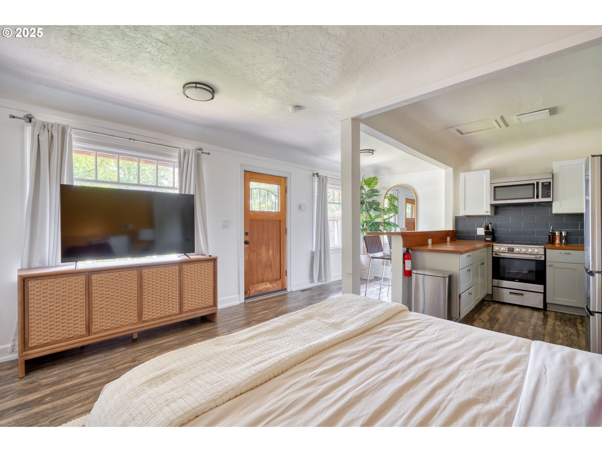 9647 Southwest Capitol Highway Portland, OR 97219 - Photo 29 of 33 a bedroom with a bed and furniture