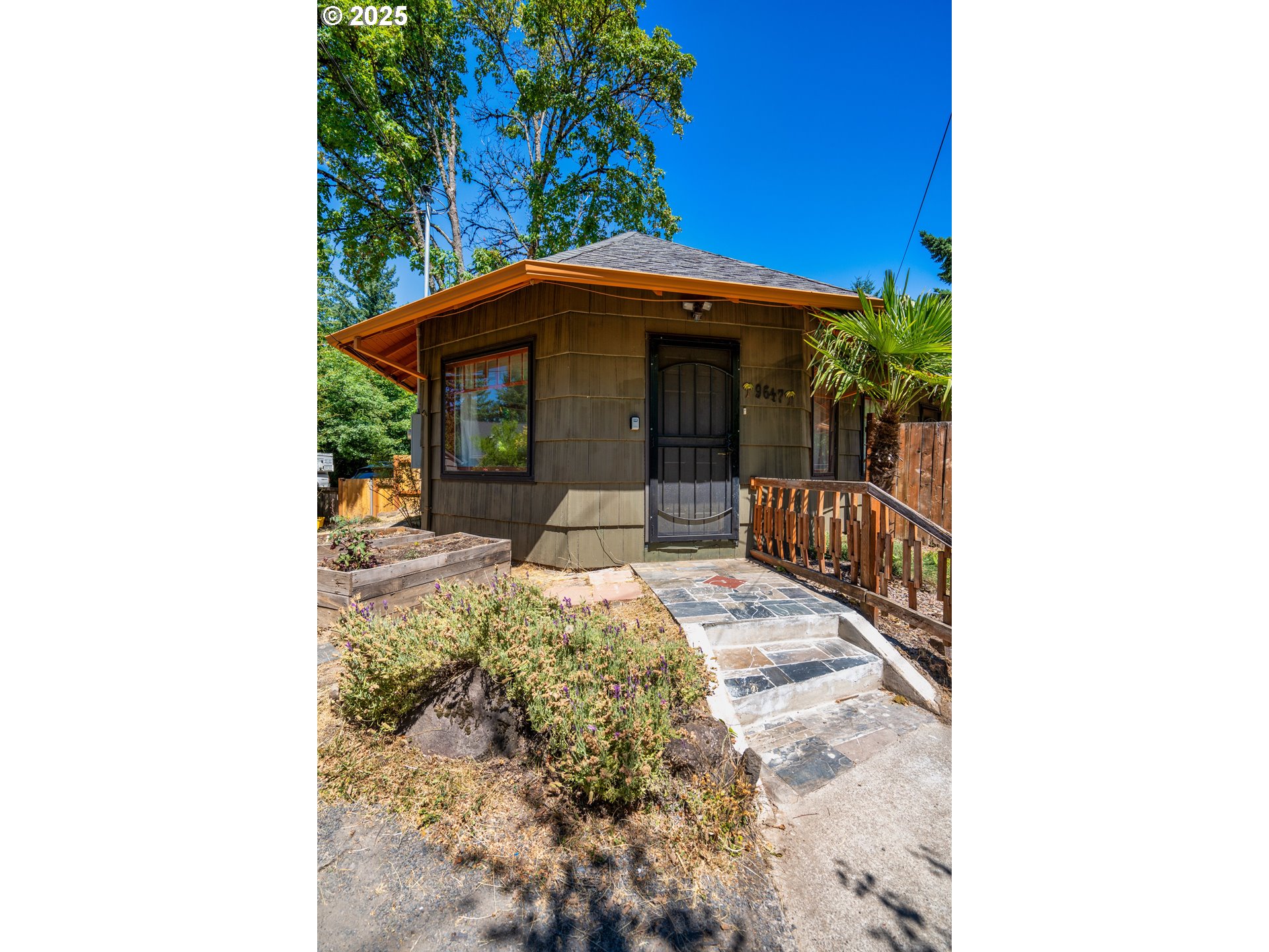 9647 Southwest Capitol Highway Portland, OR 97219 - Photo 5 of 33 a backyard of a house with a tree