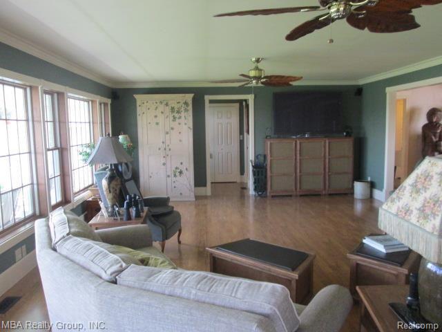 28689 Chatham Road Grosse Ile, MI 48138 - Photo 8 of 41 IMG_6252.jpg
