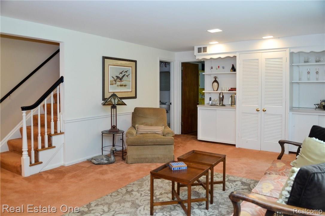 988 Top View Road Bloomfield Hills, MI 48304 - Photo 17 of 22 basement family room.jpg