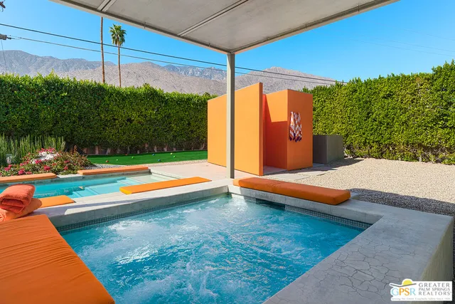 a view of a house with backyard and porch