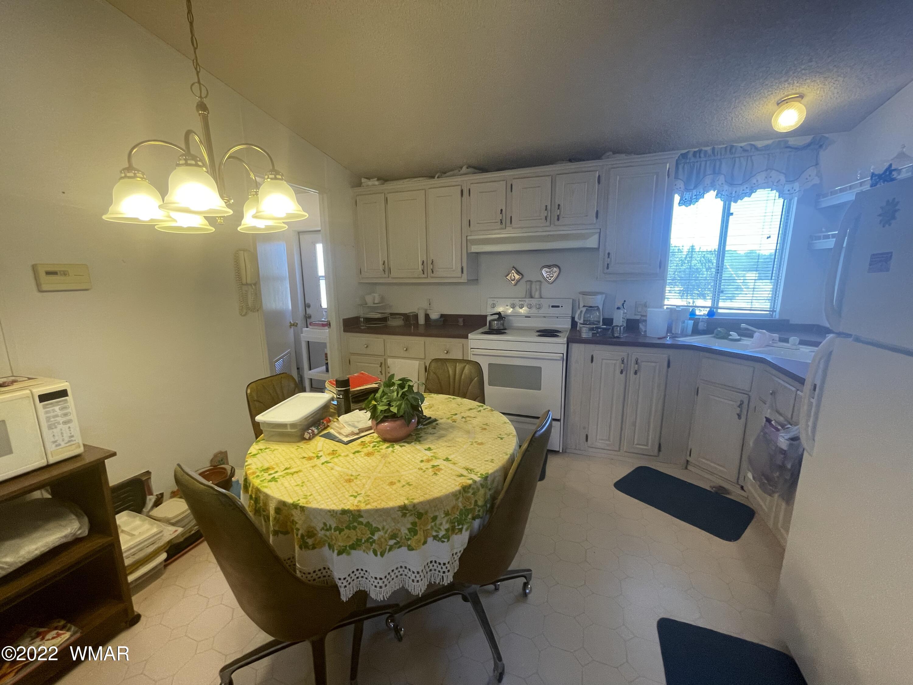 1312 Bordon Ranch Road Show Low, AZ 85901 - Photo 10 of 21 Gallery Image 10