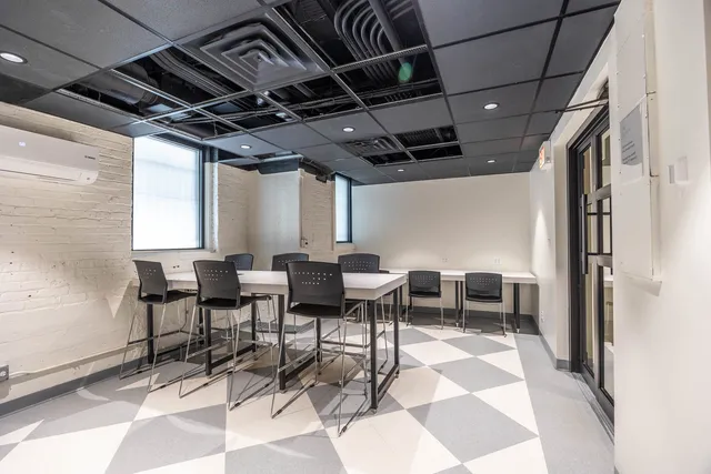 $2,045 | 1140 North LaSalle Drive, Unit 407, Chicago, IL 60610