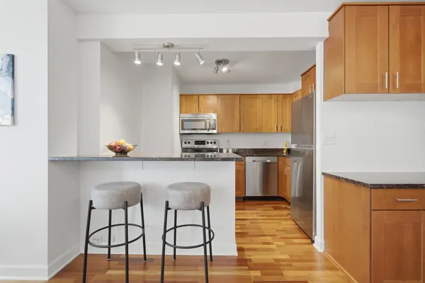 $309,900 | 3550 North Lake Shore Drive, Unit 904, Chicago, IL 60657