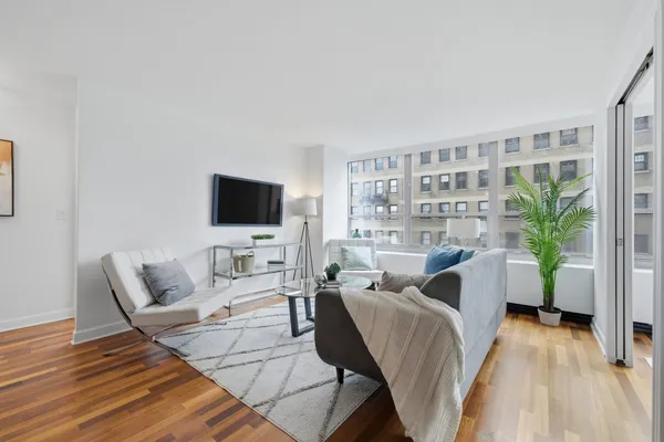 $309,900 | 3550 North Lake Shore Drive, Unit 904, Chicago, IL 60657