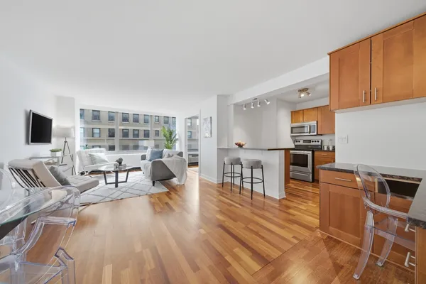 $309,900 | 3550 North Lake Shore Drive, Unit 904, Chicago, IL 60657