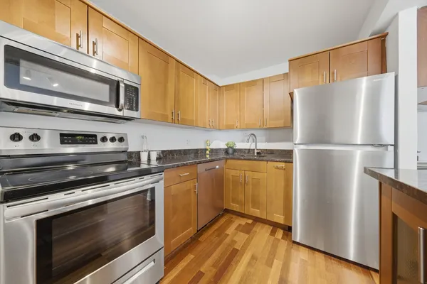 $309,900 | 3550 North Lake Shore Drive, Unit 904, Chicago, IL 60657