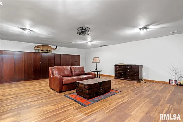 $1,365,000 | 3062 Highway 97, Pleasant Plains, IL 62677