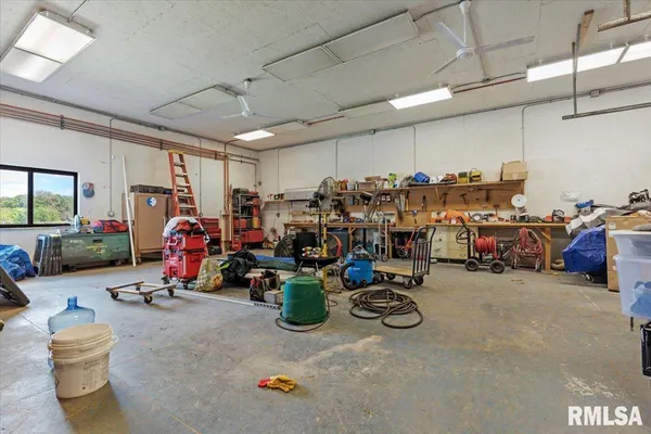$1,365,000 | 3062 Highway 97, Pleasant Plains, IL 62677