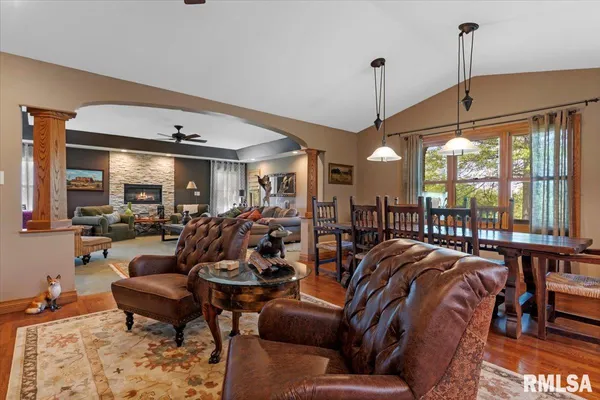 $1,365,000 | 3062 Highway 97, Pleasant Plains, IL 62677