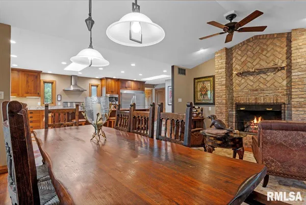 $1,365,000 | 3062 Highway 97, Pleasant Plains, IL 62677