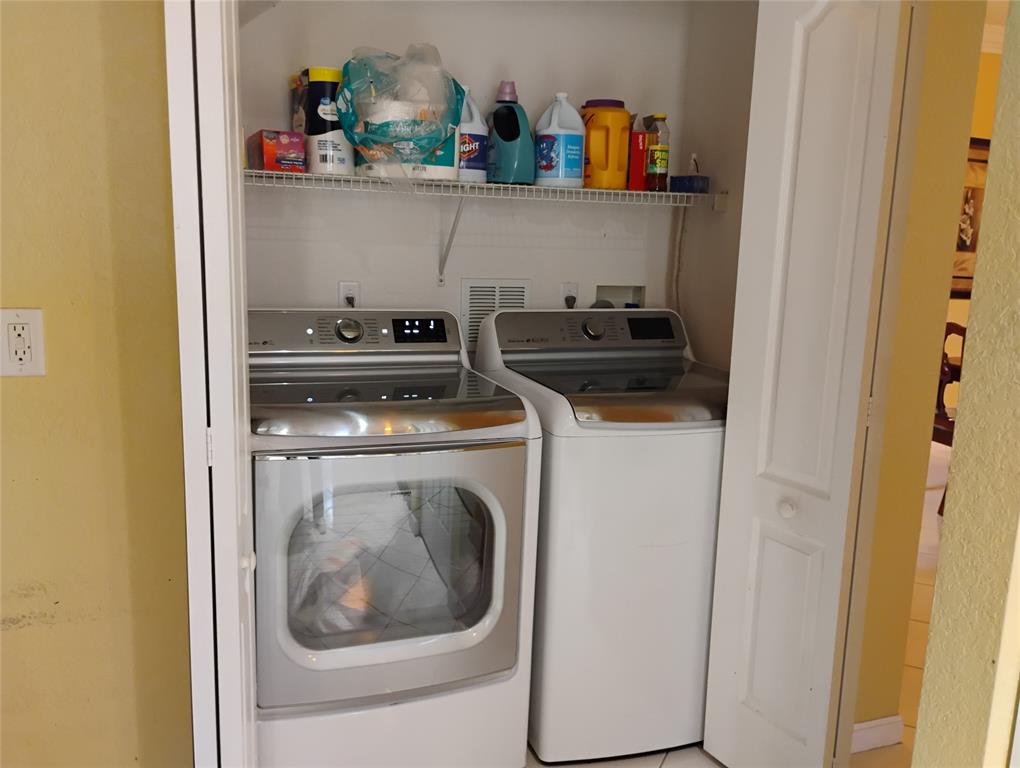 Undisclosed Address Royal Palm Beach, FL 33414 - Photo 20 of 32 a utility room with dryer and washer