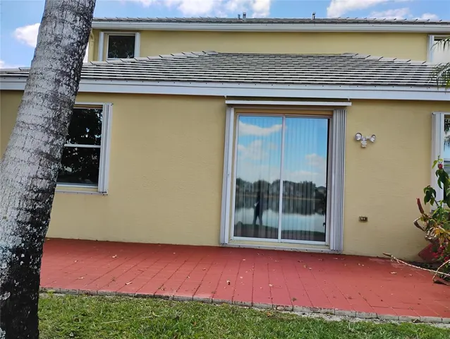 a view of a house with a backyard
