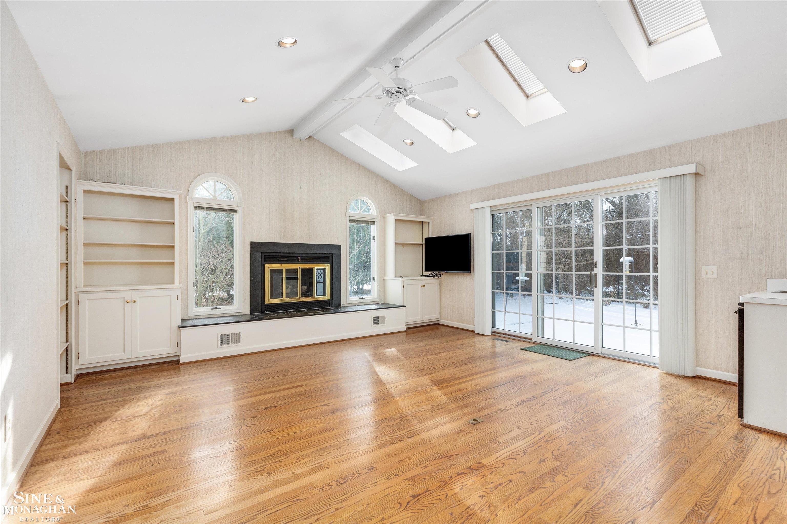 262 Stephens Road Grosse Pointe, MI 48236 - Photo 8 of 33 50166432-d1462215-fef5-4002-be0e-43f7b7b735fe.JPG