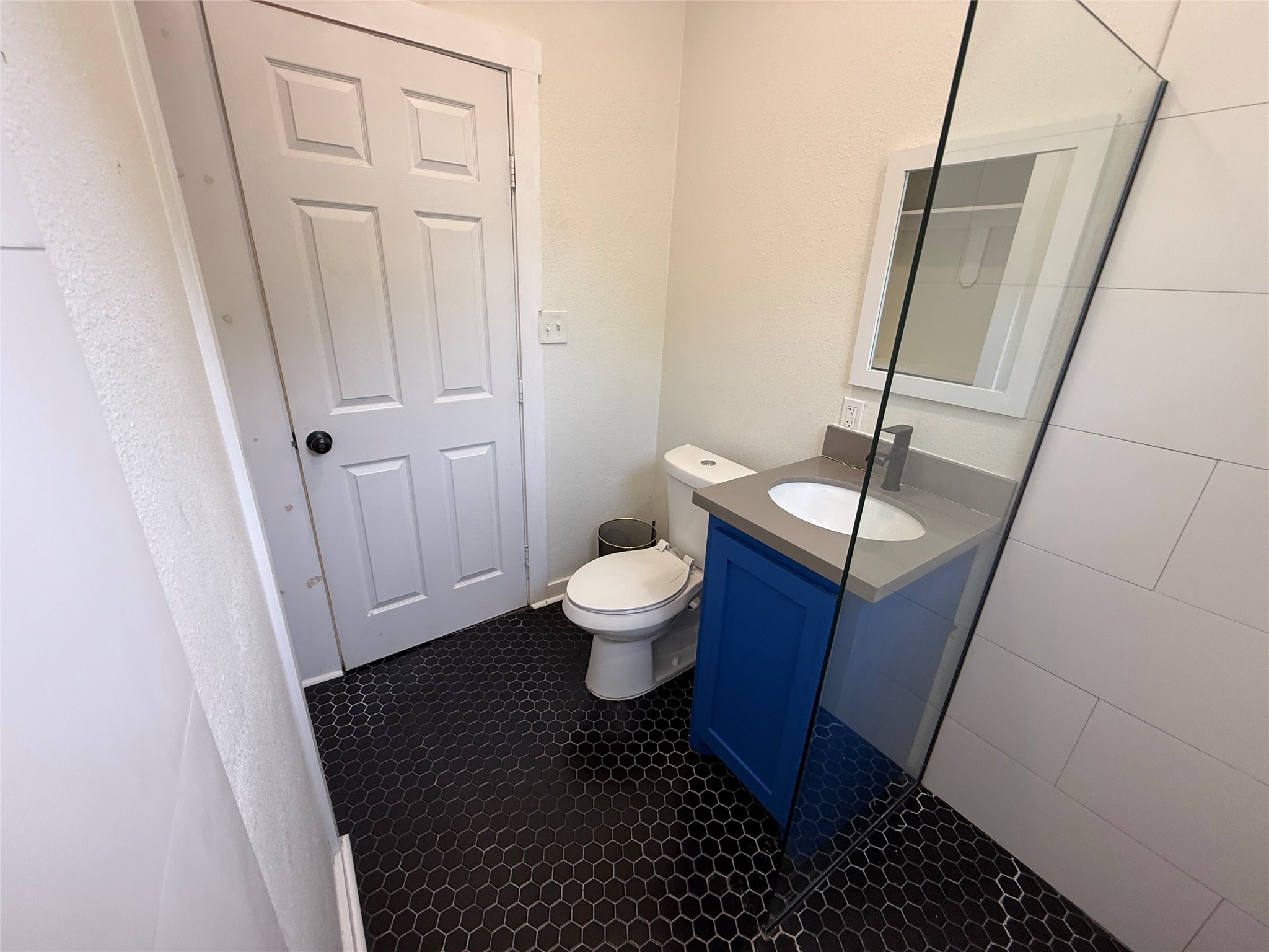 1 Canal Court Houston, TX 77011 - Photo 12 of 18 a bathroom with a sink and a toilet