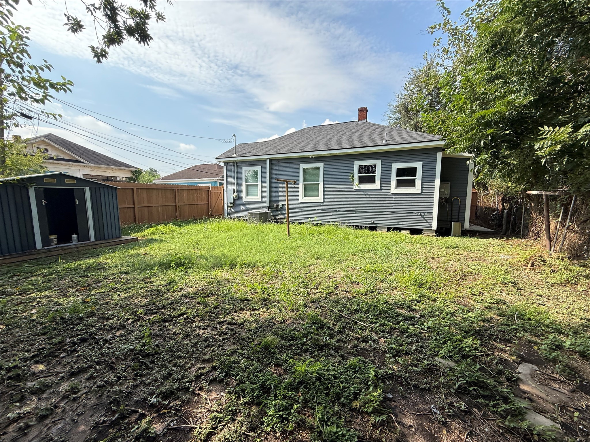 1 Canal Court Houston, TX 77011 - Photo 15 of 18 a front view of a house with yard and large tree