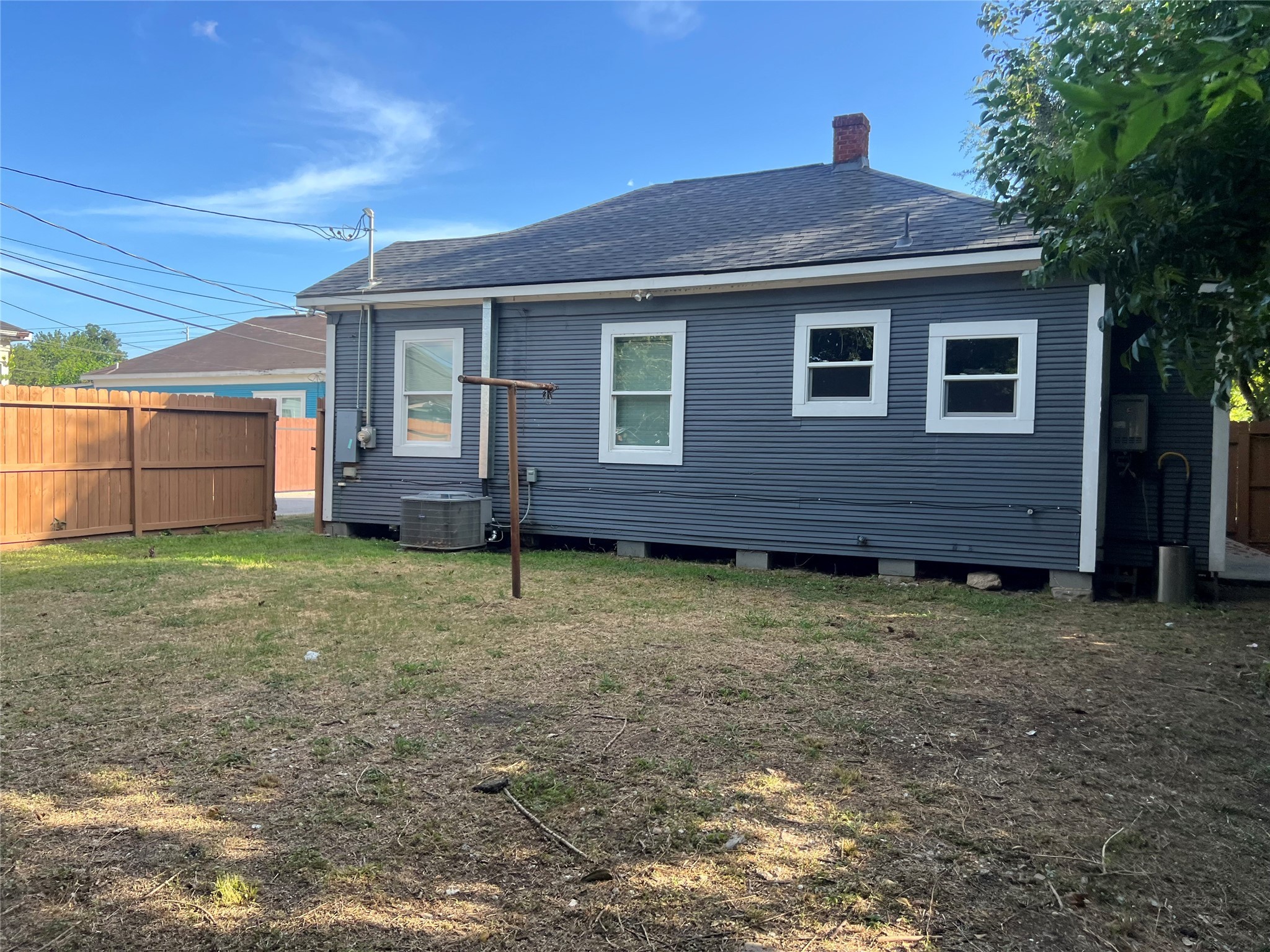 1 Canal Court Houston, TX 77011 - Photo 18 of 18 a backyard of a house