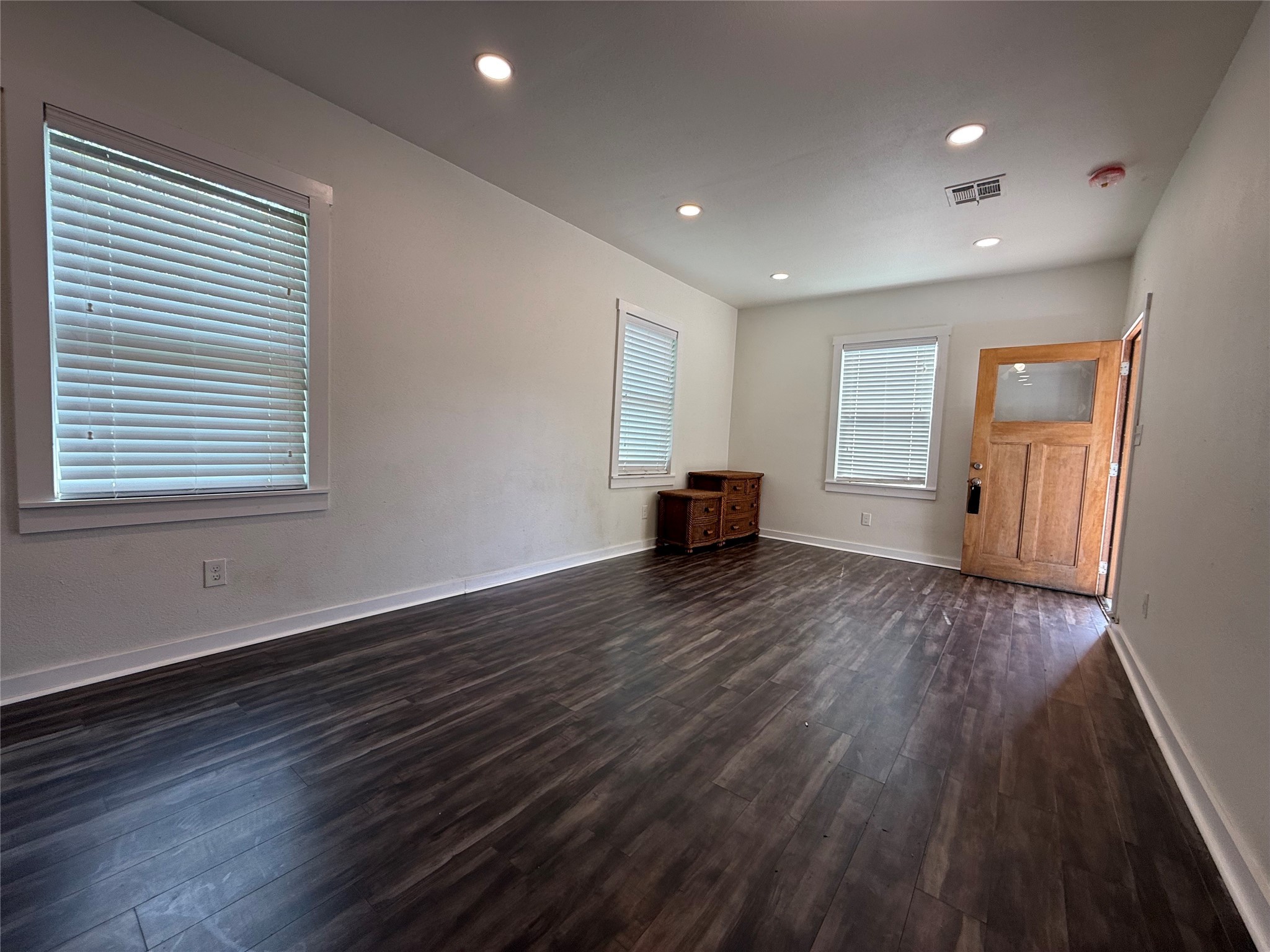 1 Canal Court Houston, TX 77011 - Photo 4 of 18 a view of empty room with wooden floor and fan