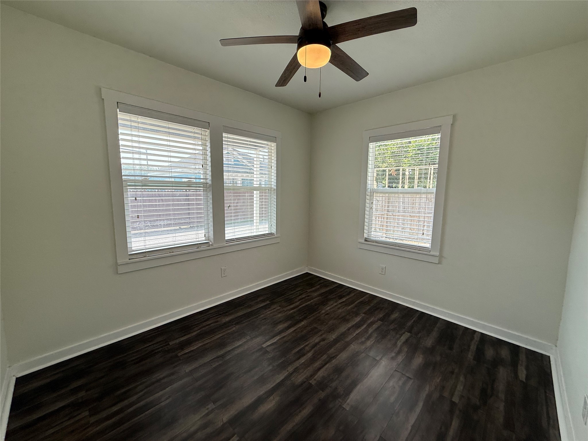 1 Canal Court Houston, TX 77011 - Photo 10 of 18 a view of an empty room with wooden floor and a window