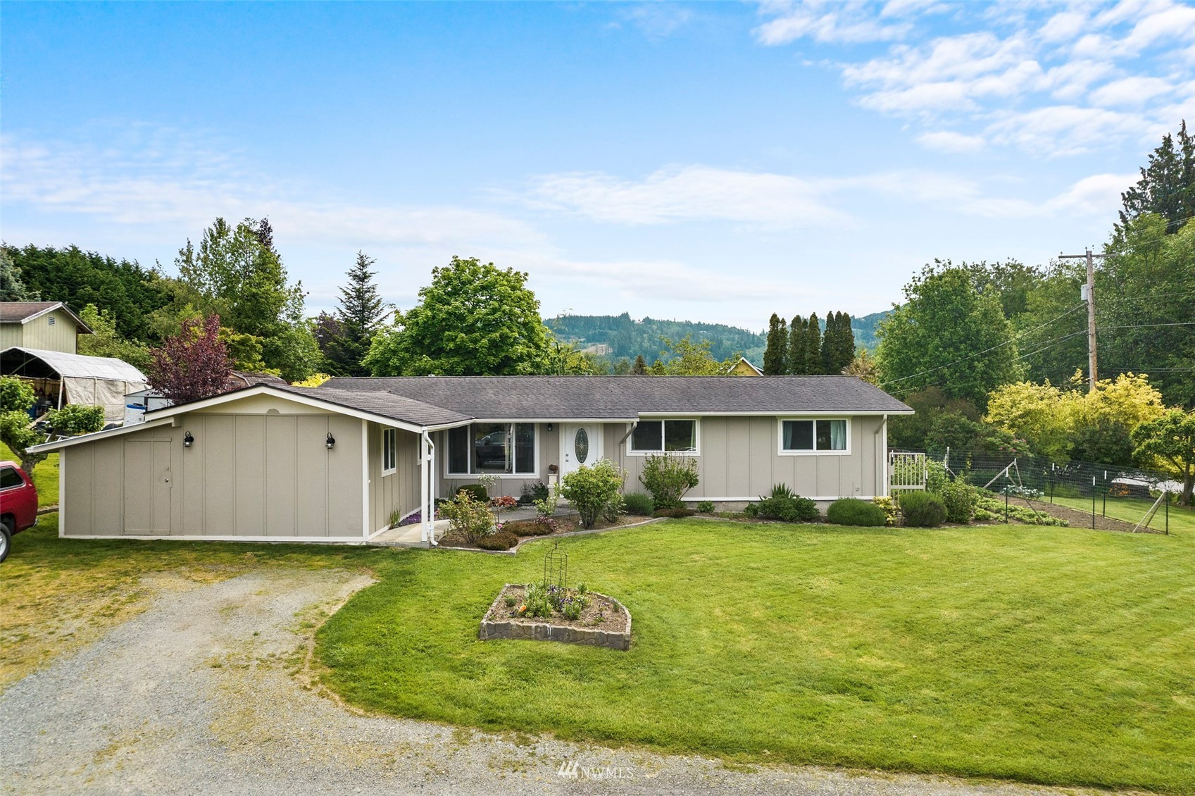 19923 East Hickox Road Mount Vernon, WA 98274 - Photo 3 of 28 Gallery Image 3