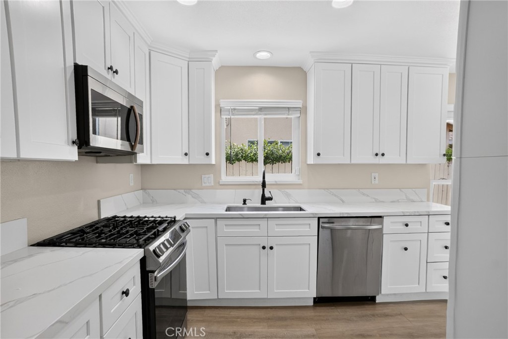 24441 Denise Place Newhall, CA 91321 - Photo 15 of 43