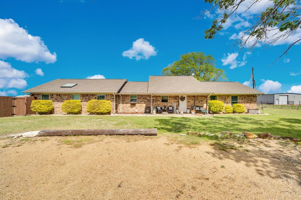 430 Carter Road Italy, TX 76651 - Photo 5 of 36 a view of a house with a yard