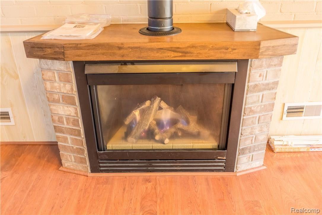 464 Henry Ruff Road Garden City, MI 48135 - Photo 14 of 26 Gas Fireplace