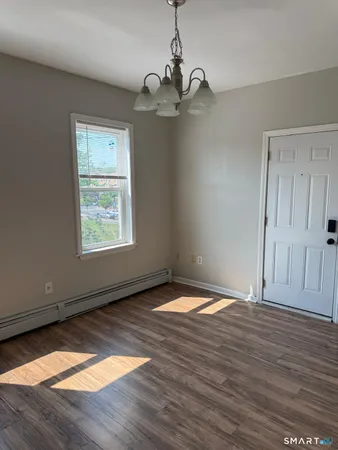 $1,600 | 62-64 Bedford Street, Unit 3, Hartford, CT 06120