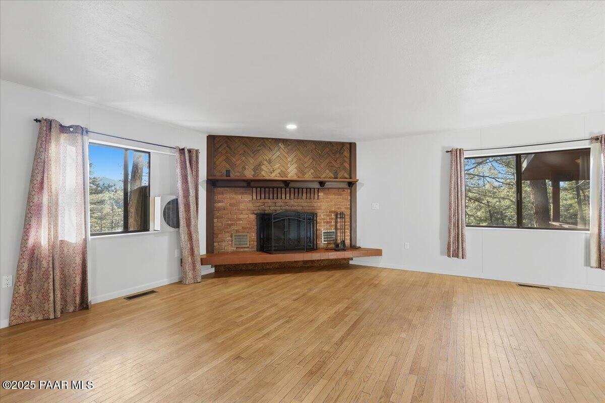 1490 White Spar Road Prescott, AZ 86303 - Photo 5 of 33 05-Living Room